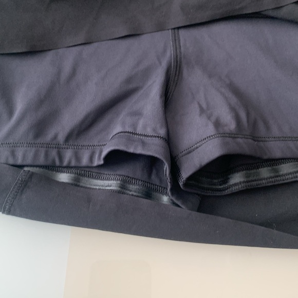 Athleta Run with it SKORT !! Fantastic condition ! Cute little zipper on back! - Picture 3 of 4